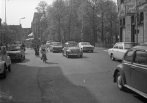 810880 Gezicht op het Janskerkhof te Utrecht, vanuit de Nobelstraat, uit het oosten.